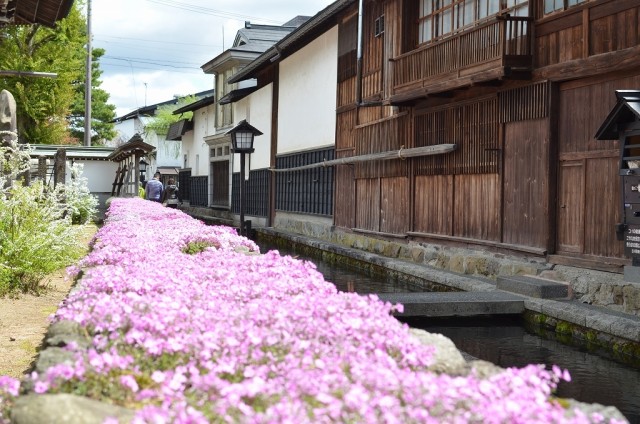 瀬戸川と白壁土蔵街